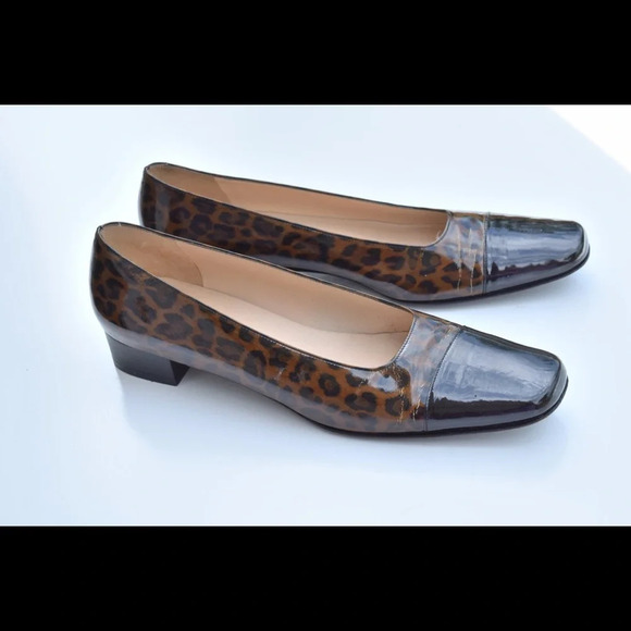 Salvatore Ferragamo flats - Picture 1 of 8